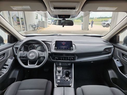 Used 2024 Nissan Rogue S FWD image 12