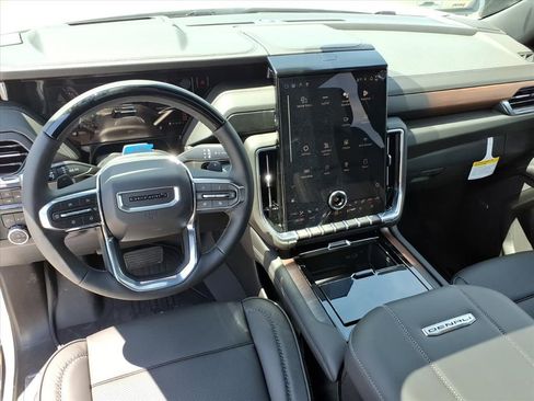 New 2026 GMC Yukon Denali w/ Denali Reserve Package AWD/4WD image 17