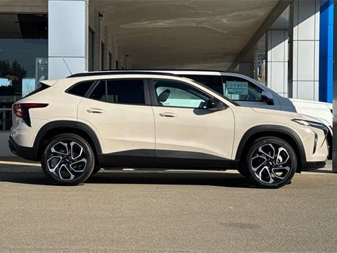 New 2026 Chevrolet Trax RS image 4