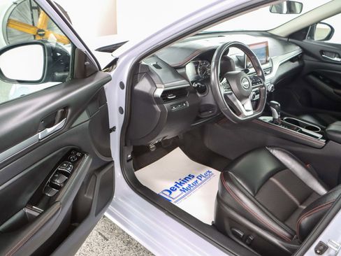 Used 2024 Nissan Altima 2.5 SR image 3