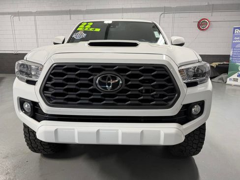 Used 2022 Toyota Tacoma TRD Sport w/ Technology Package image 15