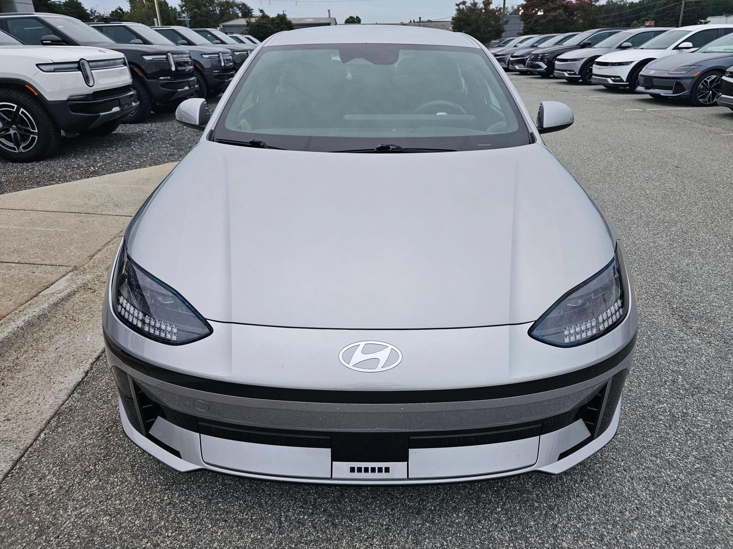 Used 2024 Hyundai Ioniq 6 SE RWD image 10