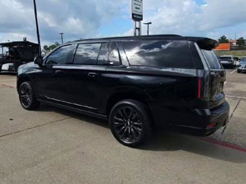 Used 2025 Cadillac Escalade ESV Sport w/ LPO, ONYX Package AWD/4WD image 5