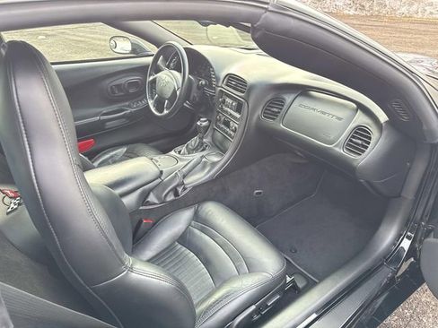 Used 2004 Chevrolet Corvette Coupe w/ Preferred Equipment Group image 26