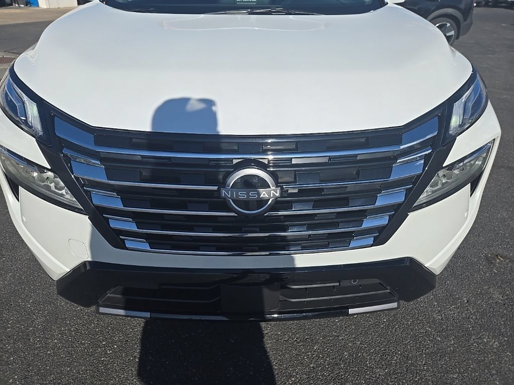 Used 2025 Nissan Rogue Platinum AWD/4WD image 33