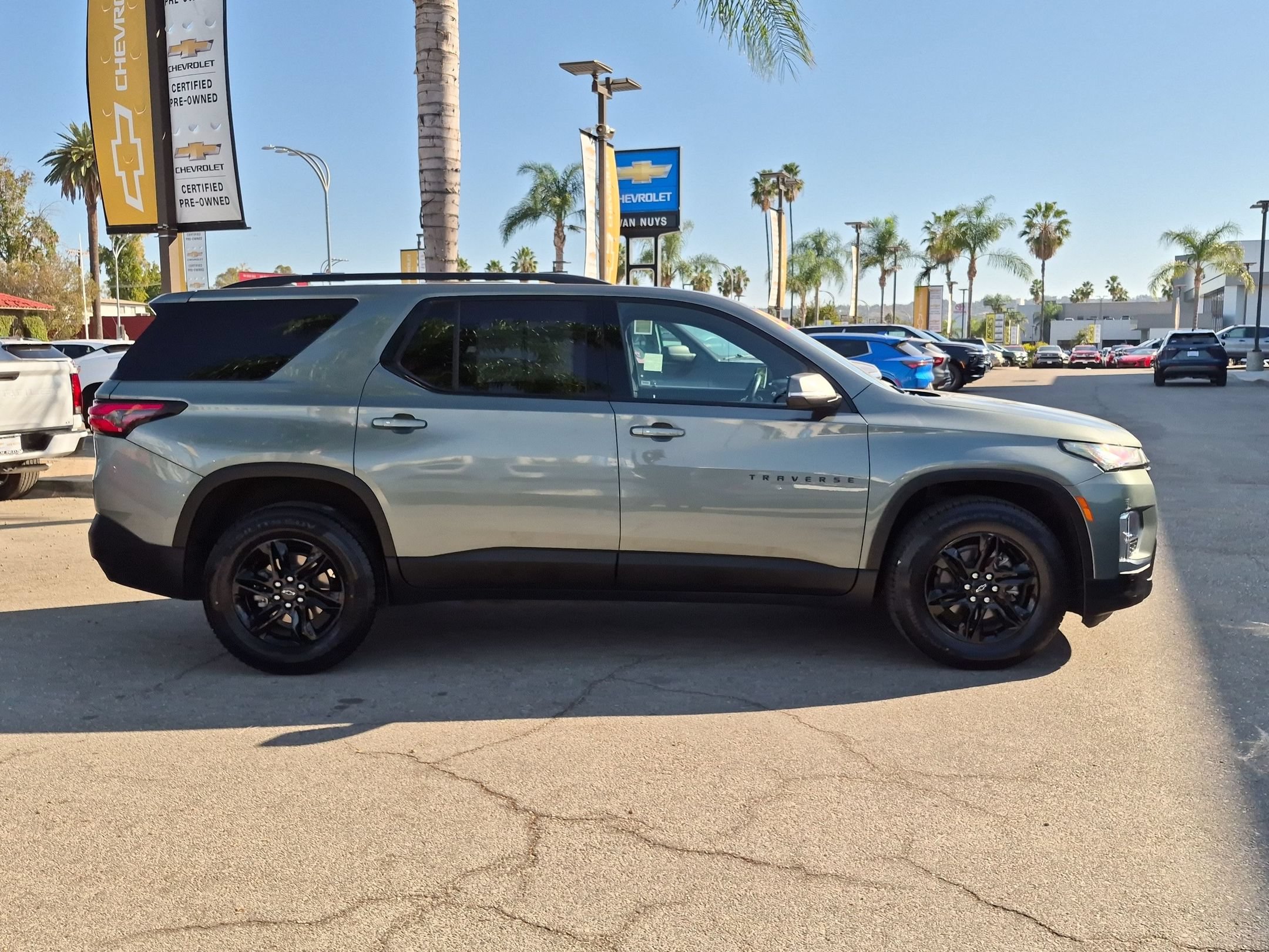 Used 2023 Chevrolet Traverse LT FWD image 4