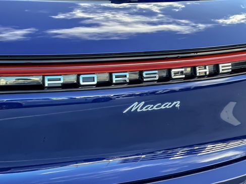 Used 2025 Porsche Macan image 27