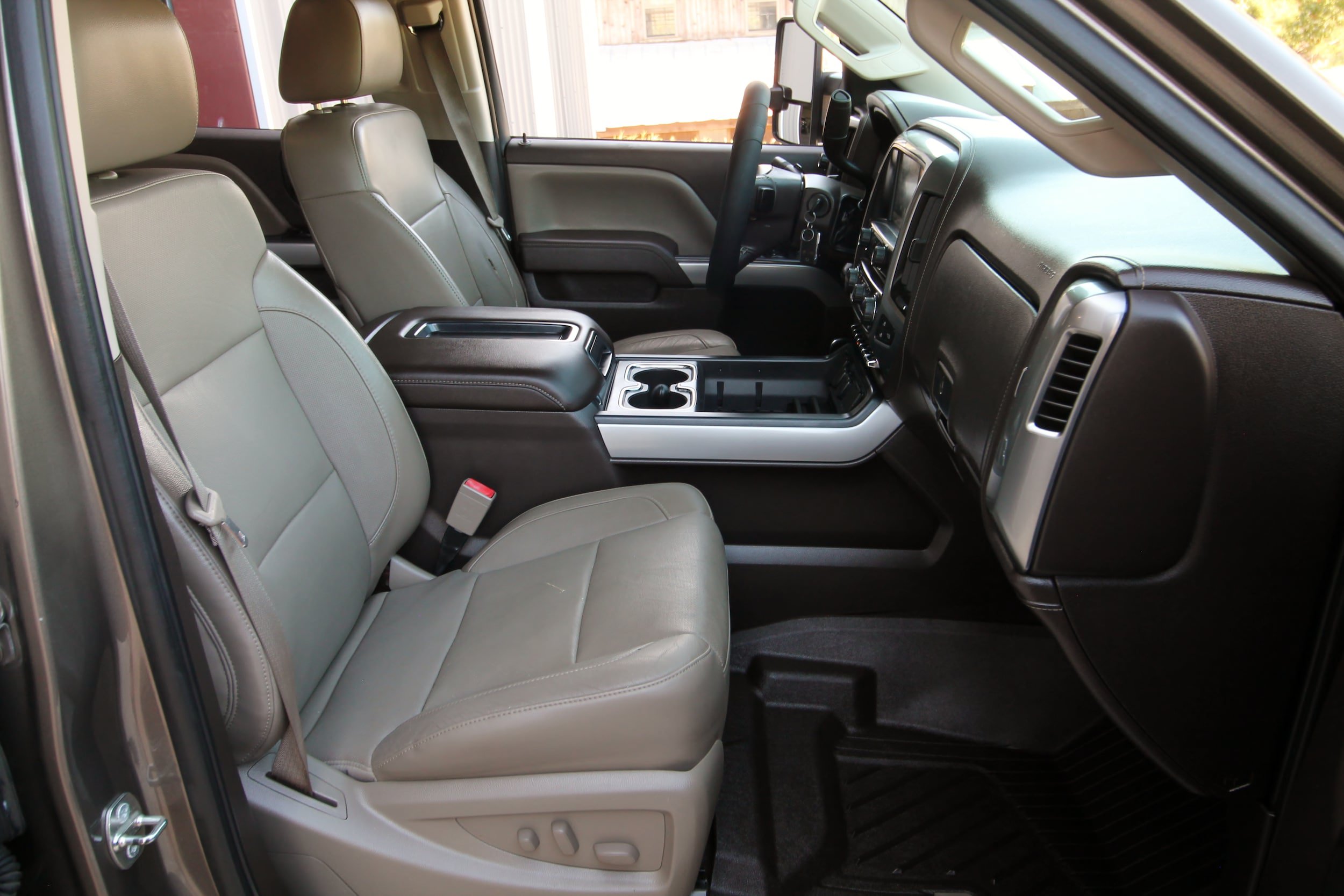 Used 2015 Chevrolet Silverado 3500 LTZ w/ Duramax Plus Package AWD/4WD image 38