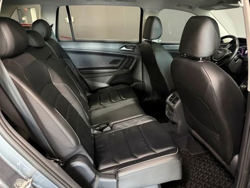 Used 2018 Volkswagen Tiguan SEL Premium FWD image 19