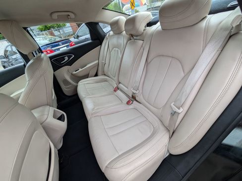 Used 2017 Chrysler 200 Limited Platinum image 17