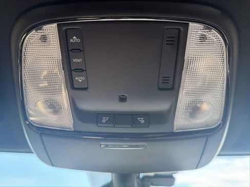 Used 2022 Dodge Durango SXT w/ Blacktop Package AWD/4WD image 37