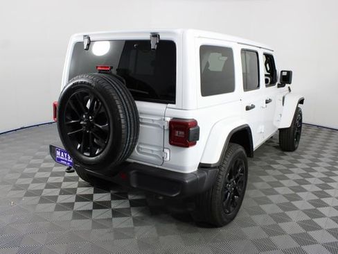 Used 2025 Jeep Wrangler Unlimited Sahara w/ Safety Group AWD/4WD image 23
