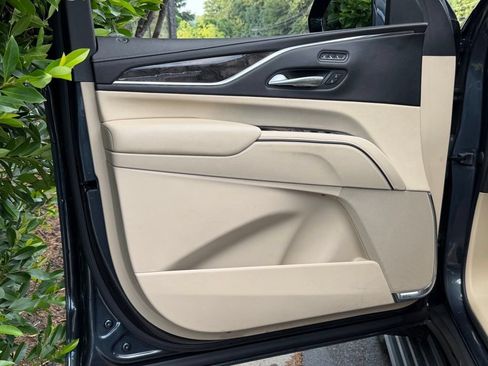 Used 2022 Cadillac Escalade Premium Luxury w/ Performance Package AWD/4WD image 26
