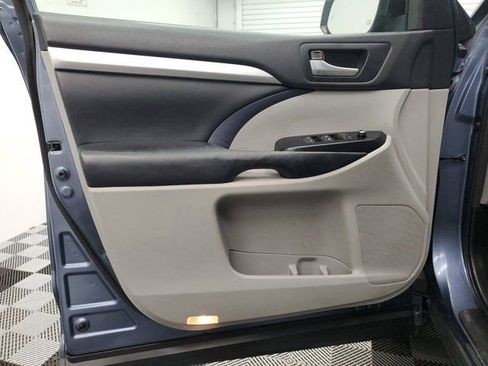 Used 2018 Toyota Highlander XLE FWD image 18