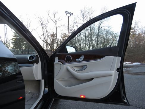 Used 2020 Mercedes-Benz E 350 4MATIC Sedan image 12