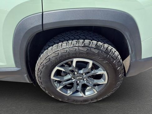 Used 2025 Chevrolet Equinox ACTIV w/ Safety and Technology Package image 11