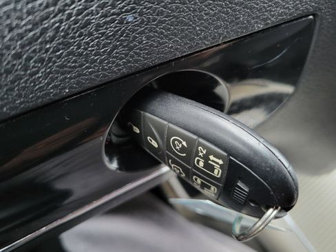 Used 2017 Dodge Grand Caravan SXT image 17