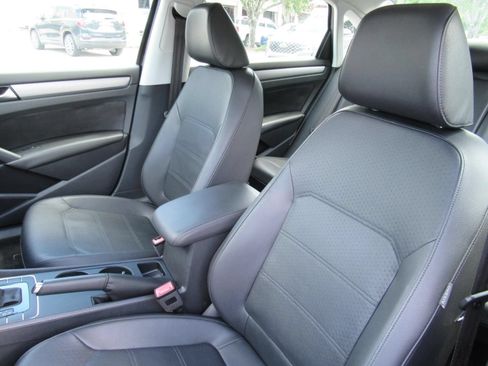 Used 2015 Volkswagen Passat 1.8T Wolfsburg Edition FWD image 18