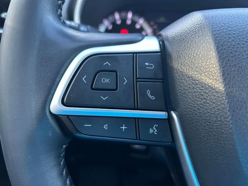 Certified 2023 Toyota Highlander XLE image 19