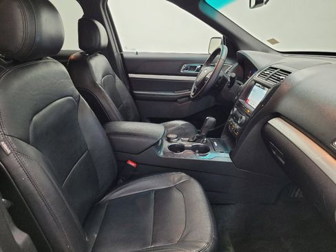 Used 2017 Ford Explorer XLT w/ Equipment Group 202A image 21