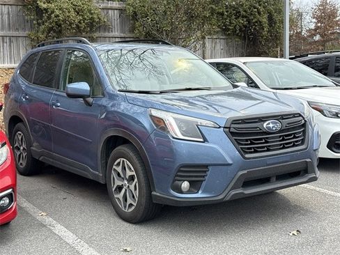Used 2022 Subaru Forester Premium image 3