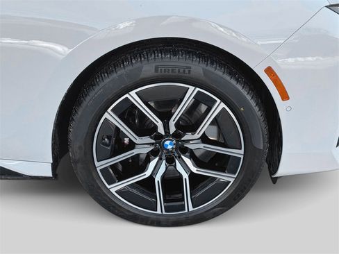 Certified 2025 BMW 750e xDrive w/ Premium Package image 7
