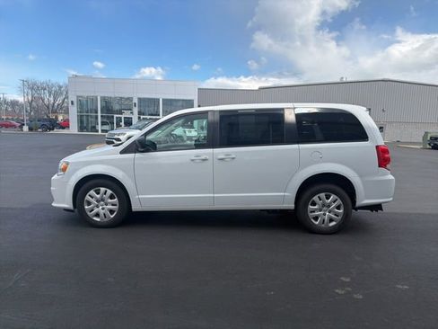 Used 2018 Dodge Grand Caravan SE w/ UConnect Hands-Free Group image 4