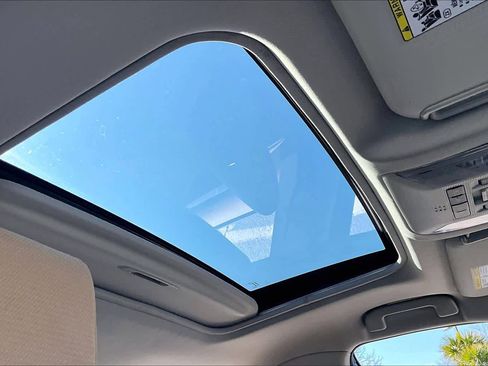 Used 2019 Toyota RAV4 XLE w/ Convenience Package image 14