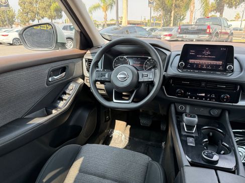 Used 2022 Nissan Rogue SV image 22