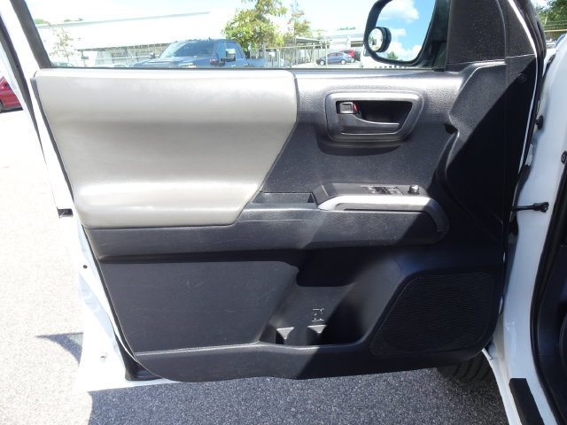 Used 2018 Toyota Tacoma SR5 AWD/4WD image 12