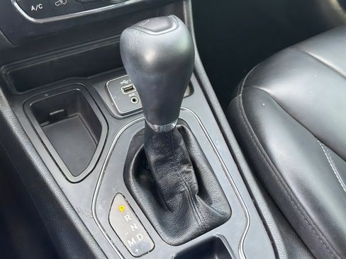 Used 2020 Jeep Cherokee Latitude Plus image 21