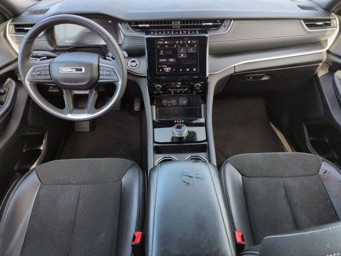 Certified 2024 Jeep Grand Cherokee L Laredo image 26