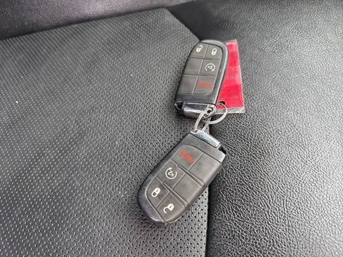 Used 2023 Jeep Compass Limited AWD/4WD image 4