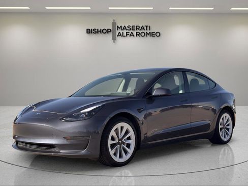 Used 2023 Tesla Model 3 Standard Range image 4