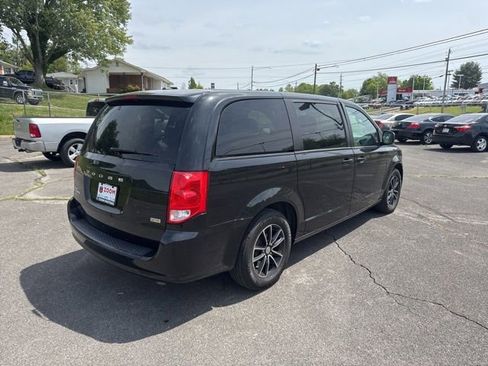 Used 2018 Dodge Grand Caravan SE FWD image 8