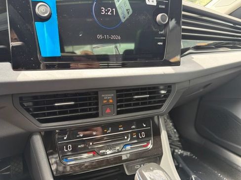 New 2026 Volkswagen Jetta SE FWD image 40