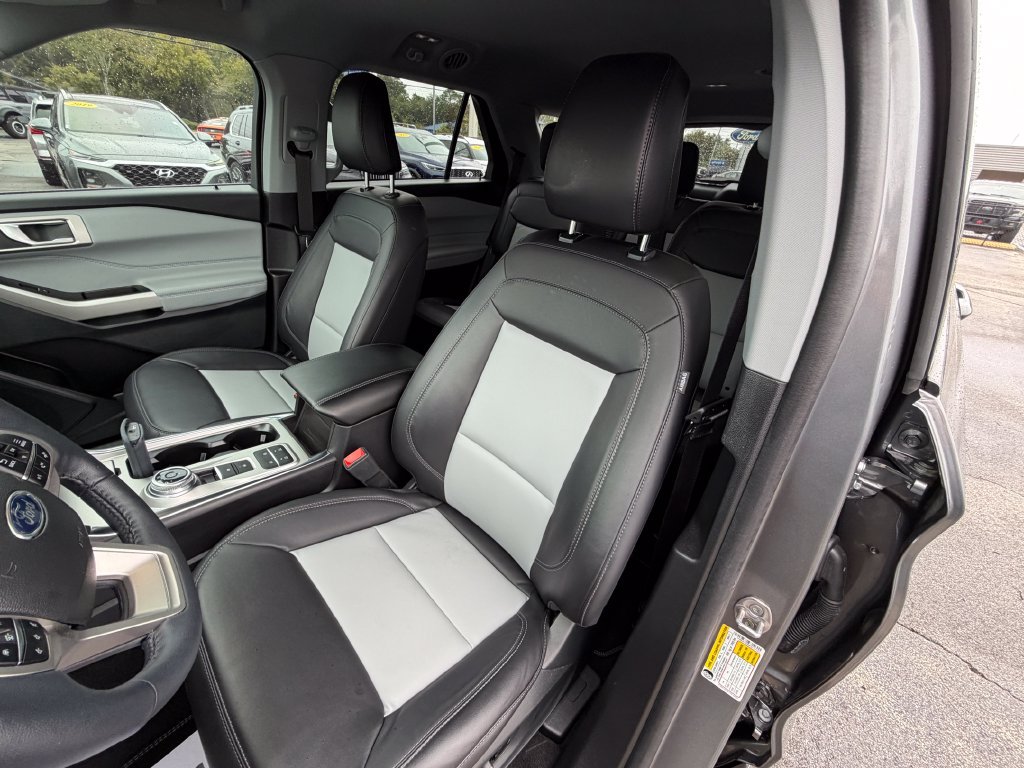 Used 2023 Ford Explorer XLT w/ Equipment Group 202A RWD image 8