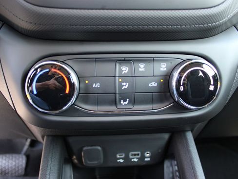 Used 2023 Chevrolet TrailBlazer LS FWD image 18