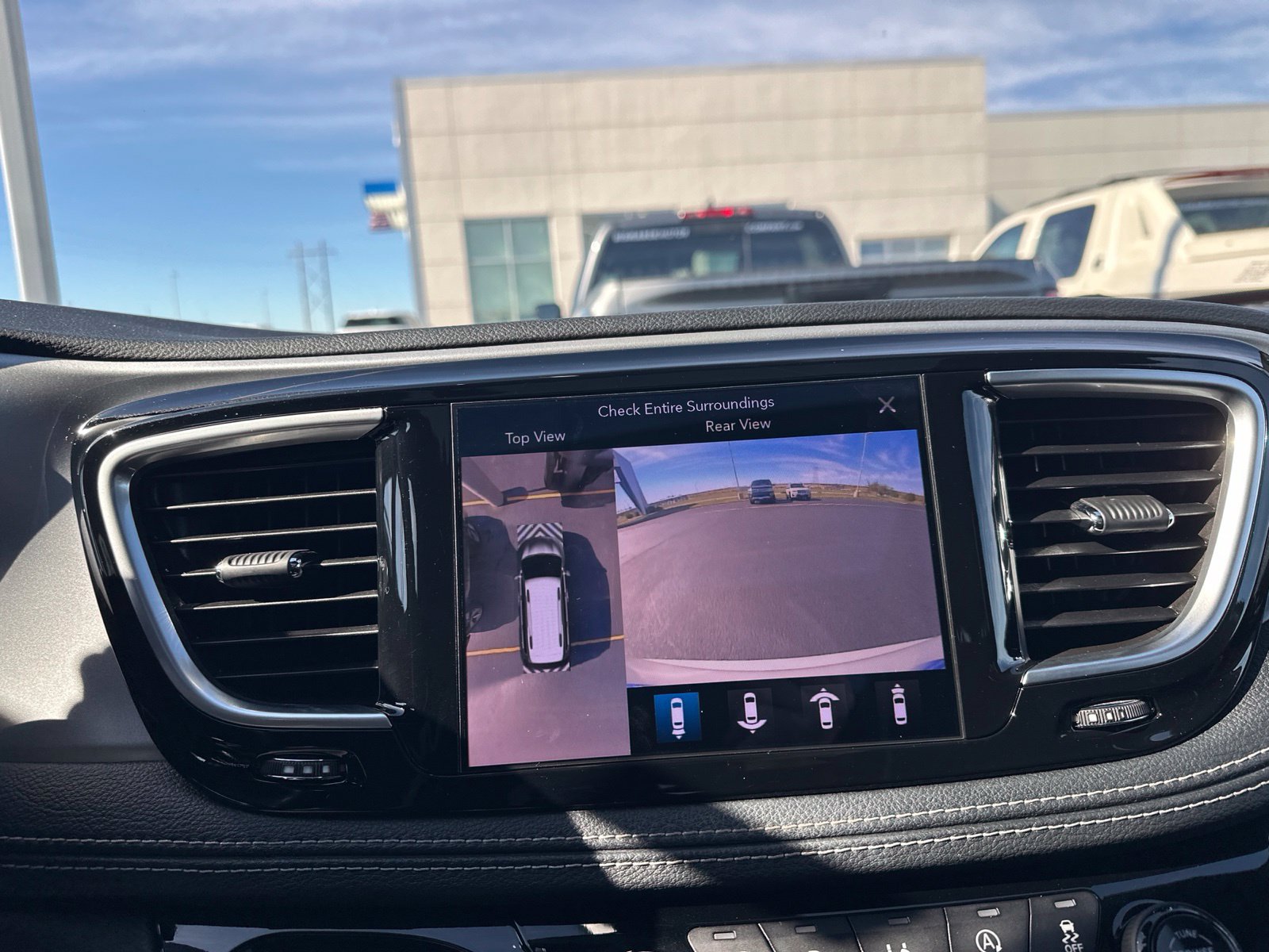 Used 2019 Chrysler Pacifica Limited FWD image 53