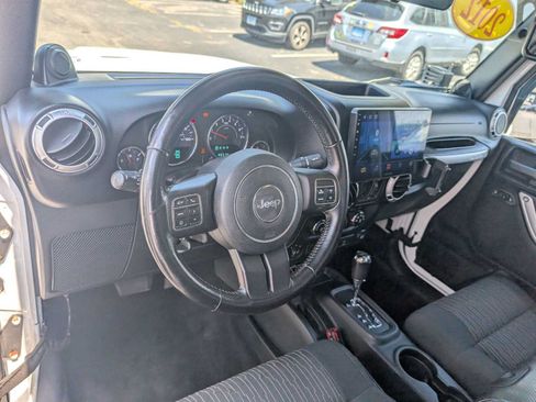 Used 2012 Jeep Wrangler Unlimited Sahara w/ Connectivity Group AWD/4WD image 15