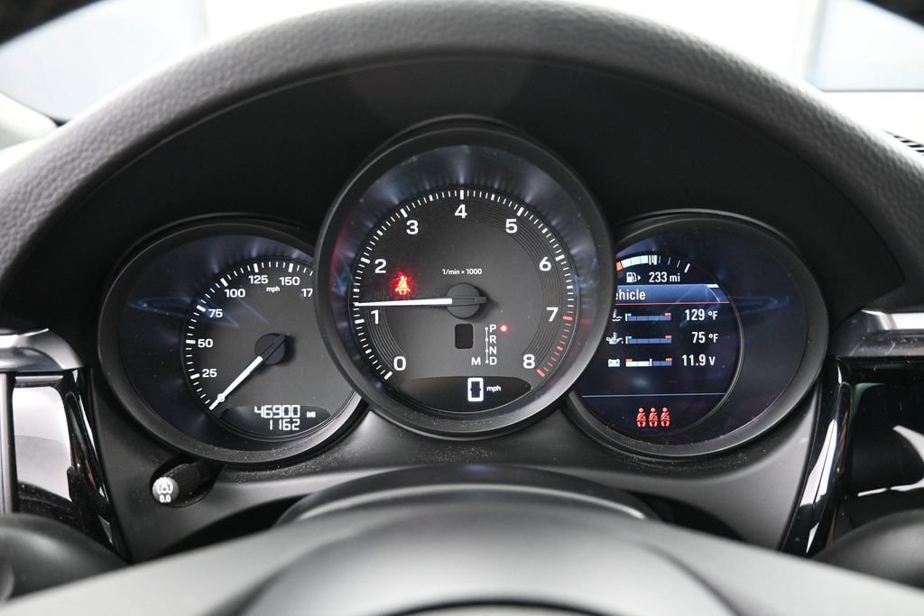 Certified 2023 Porsche Macan Turbo AWD/4WD image 19