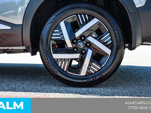 Used 2025 Nissan Kicks SV w/ SV Premium Package FWD image 17