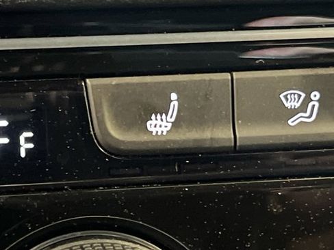 Used 2022 Volkswagen Atlas Cross Sport SE image 27