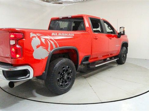Used 2024 Chevrolet Silverado 2500 LT image 5