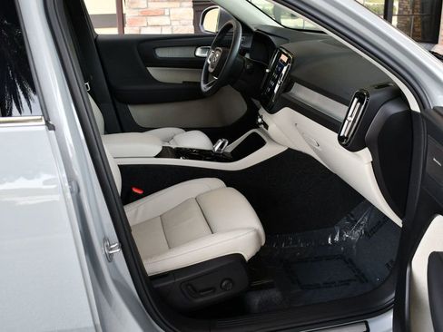 Used 2025 Volvo XC40 B5 Ultra image 42