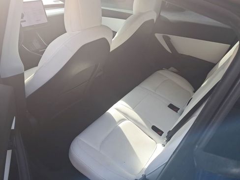 Used 2021 Tesla Model Y Standard Range image 6