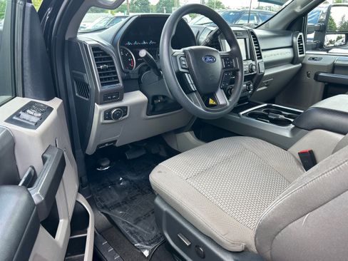 Used 2022 Ford F350 XLT w/ XLT Premium Package AWD/4WD image 7