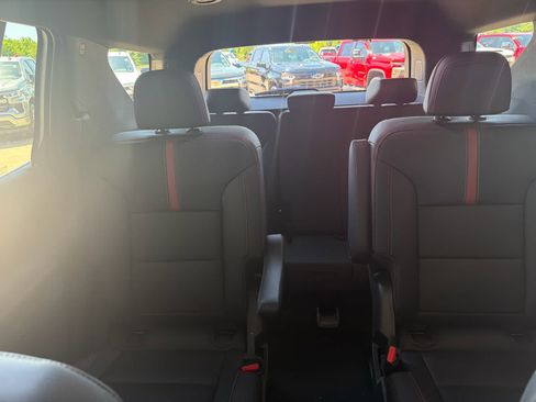 New 2026 Chevrolet Traverse RS w/ LPO, Floor Liner Package FWD image 24
