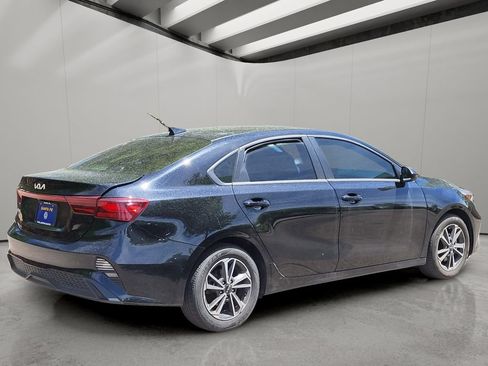 Used 2024 Kia Forte LXS FWD image 3