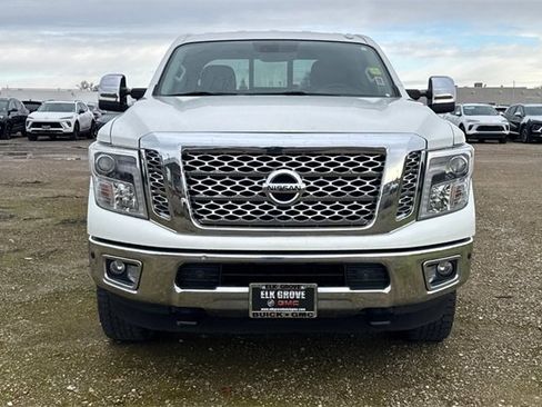Used 2018 Nissan Titan SL w/ Chrome Package image 6
